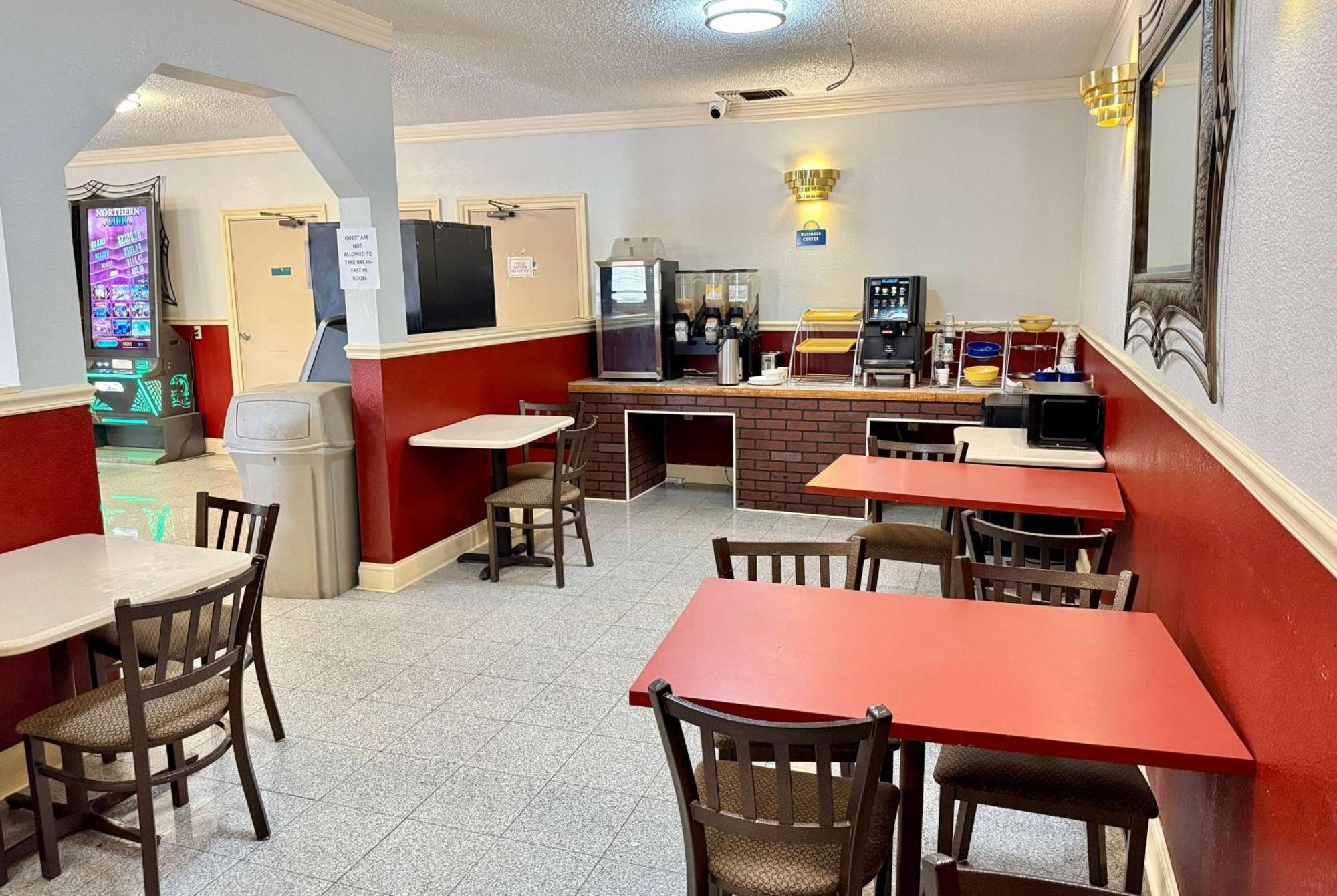 Days Inn By Wyndham Ruther Glen Kings Dominion Area Buitenkant foto