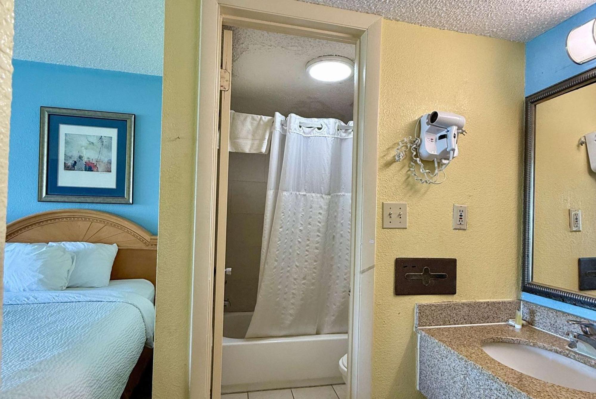 Days Inn By Wyndham Ruther Glen Kings Dominion Area Buitenkant foto