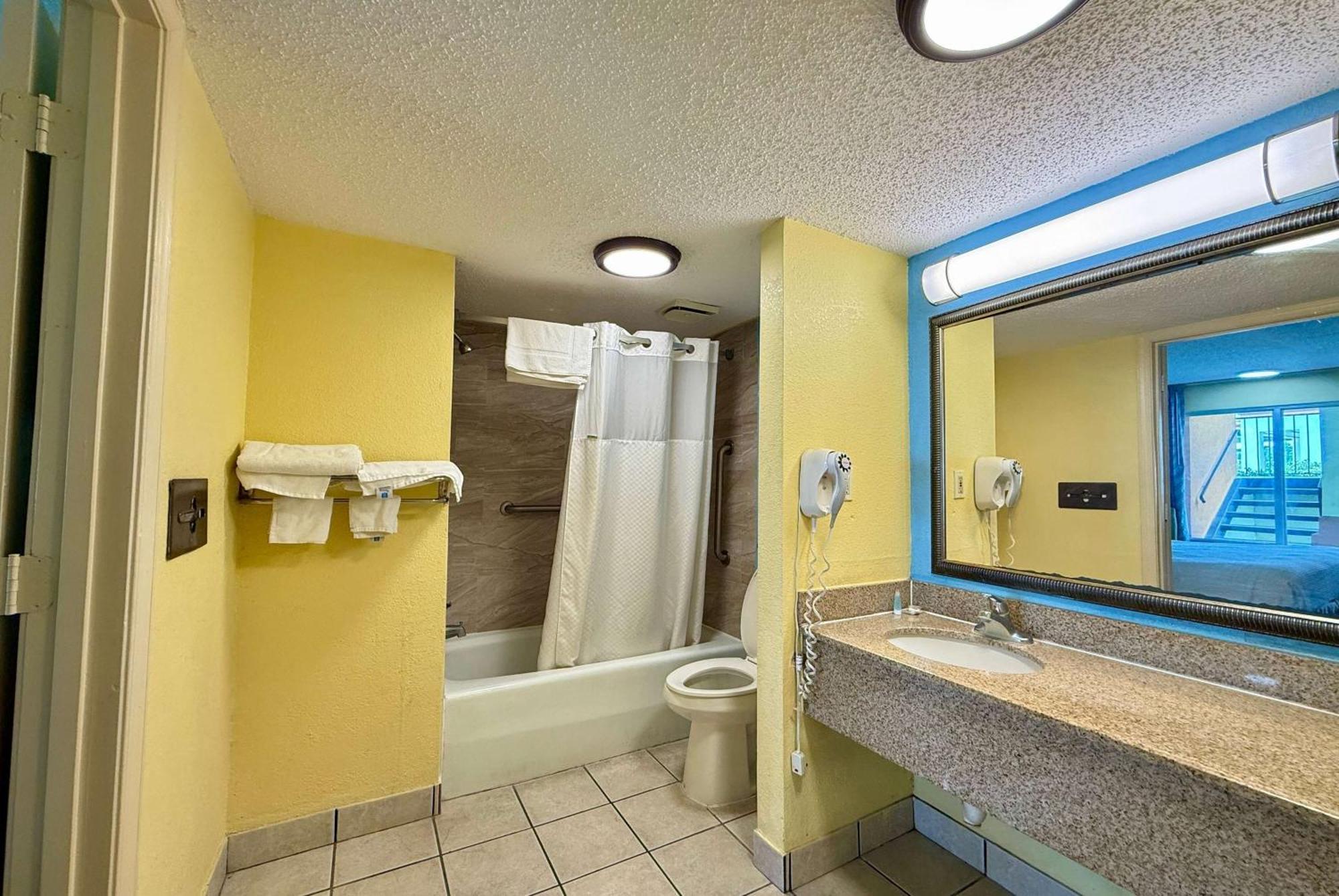 Days Inn By Wyndham Ruther Glen Kings Dominion Area Buitenkant foto