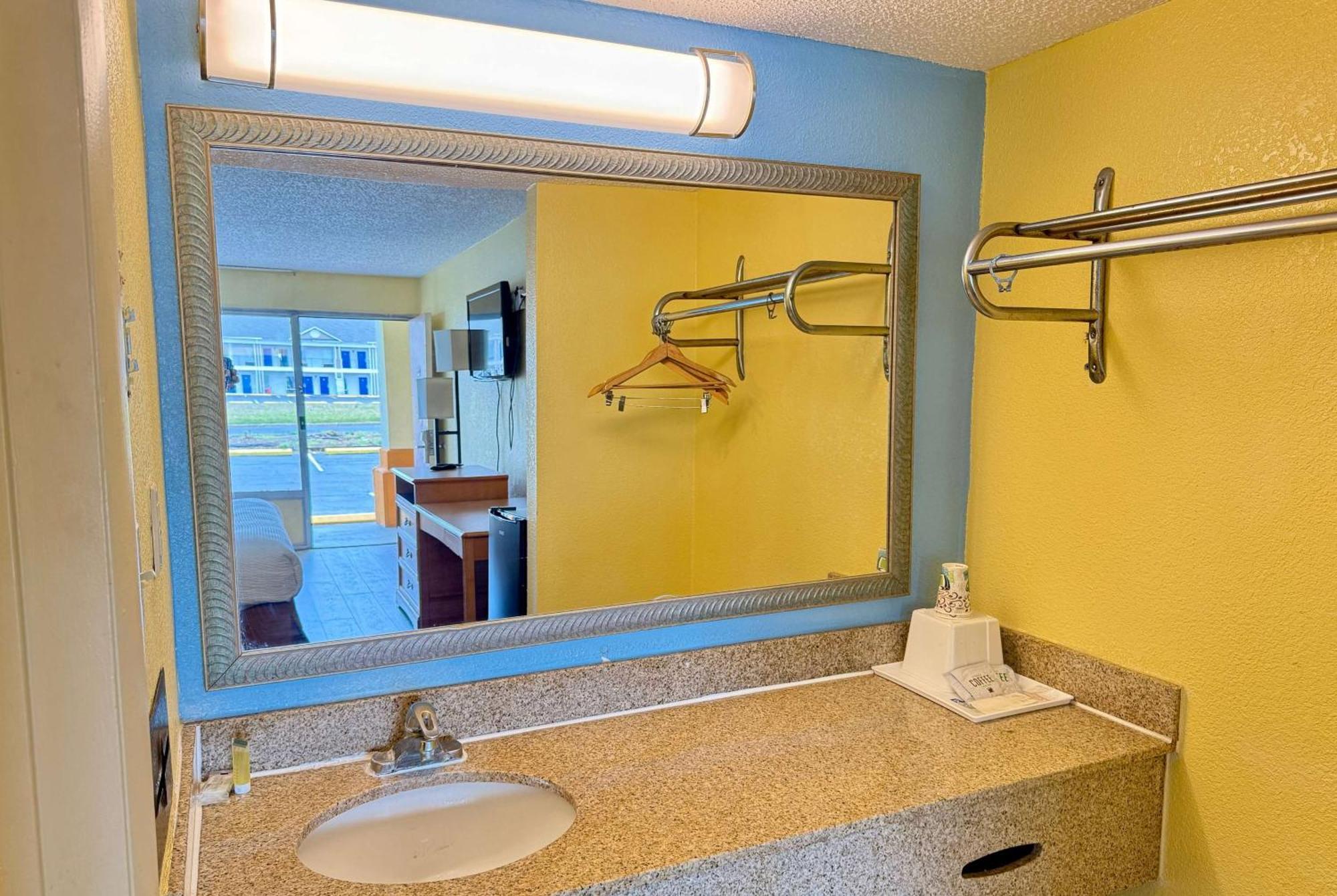Days Inn By Wyndham Ruther Glen Kings Dominion Area Buitenkant foto
